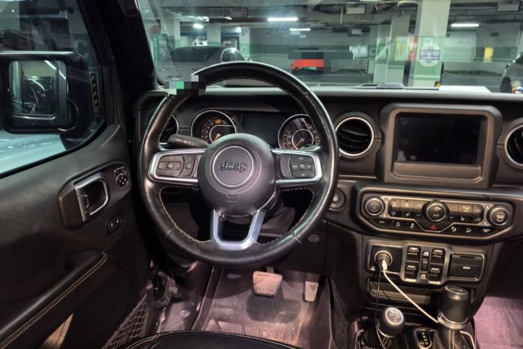 Used Jeep Wrangler 2019 2.0T Sahara Four-Door Version China VI Emission Standard Steering Wheel