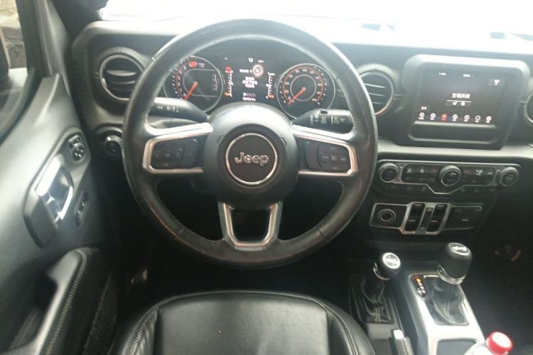Used Jeep Wrangler 2019 2.0T Sahara Four-Door Version China VI Emission Standard Steering Wheel
