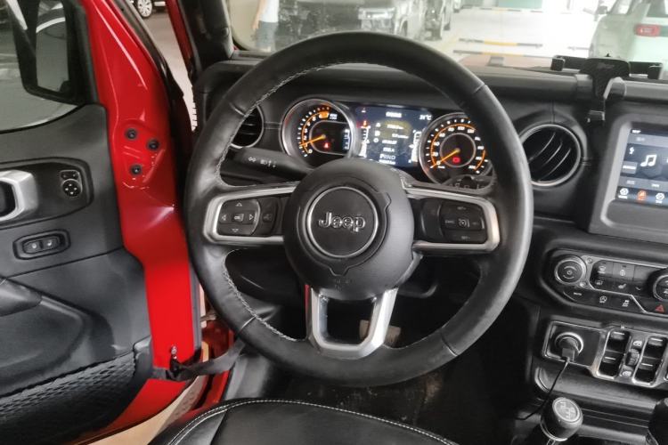 Used Jeep Wrangler 2019 2.0T Sahara Four-Door Version China VI Emission Standard Steering Wheel