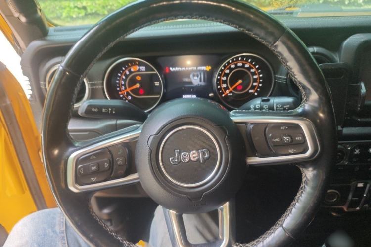 Used Jeep Wrangler 2019 2.0T Sahara Four-Door Version China VI Emission Standard Steering Wheel