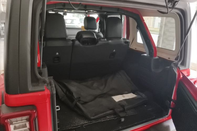 Used Jeep Wrangler 2019 2.0T Sahara Four-Door Version China VI Emission Standard Trunk