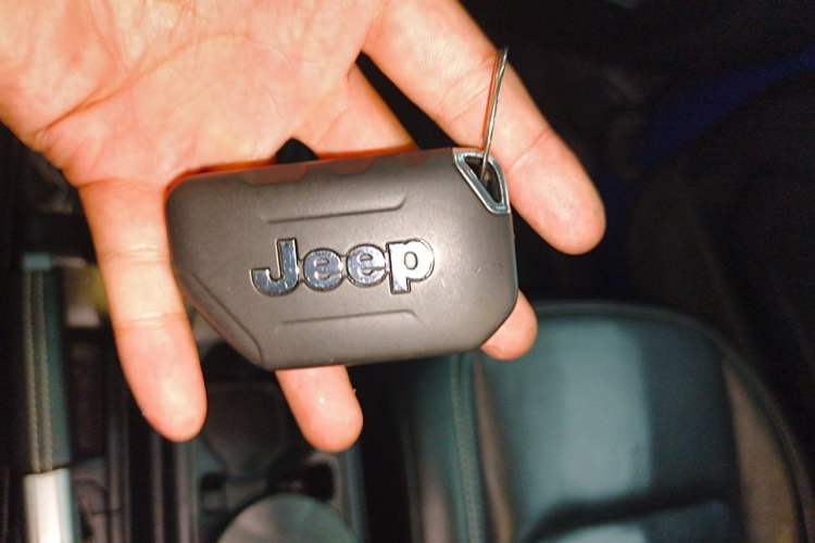 Used Jeep Wrangler 2019 2.0T Sahara Four-Door Version China VI Emission Standard Vehicle Key