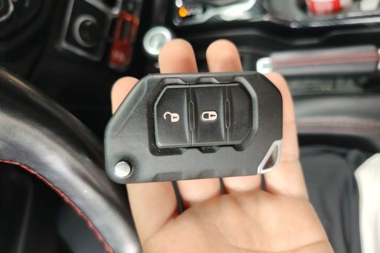 Used Jeep Wrangler 2019 2.0T Rubicon Four-Door Version China VI Emission Standard Vehicle Key