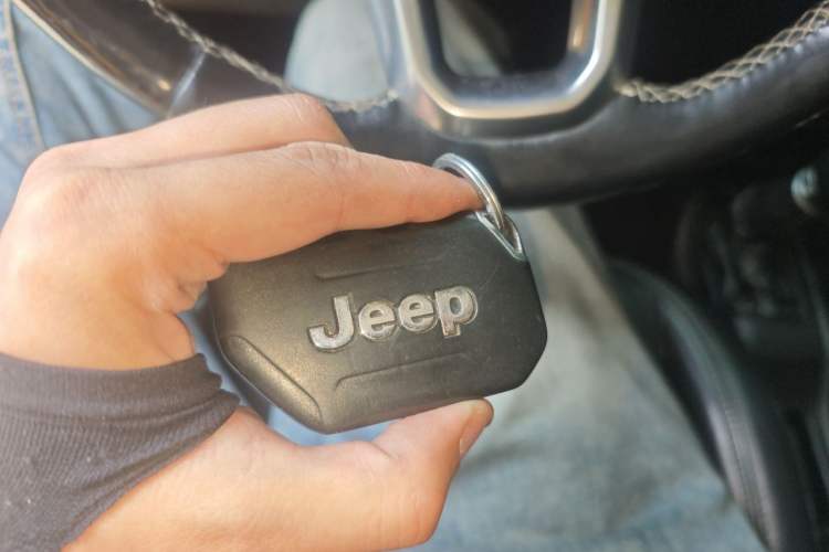 Used Jeep Wrangler 2019 2.0T Sahara Four-Door Version China VI Emission Standard Vehicle Key