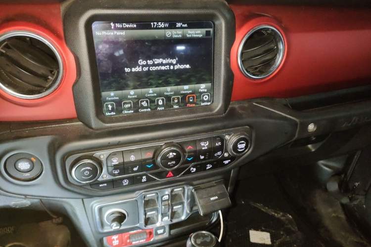 Used Jeep Wrangler 2019 2.0T Rubicon Four-Door Version China VI Emission Standard Audio And AC Panel