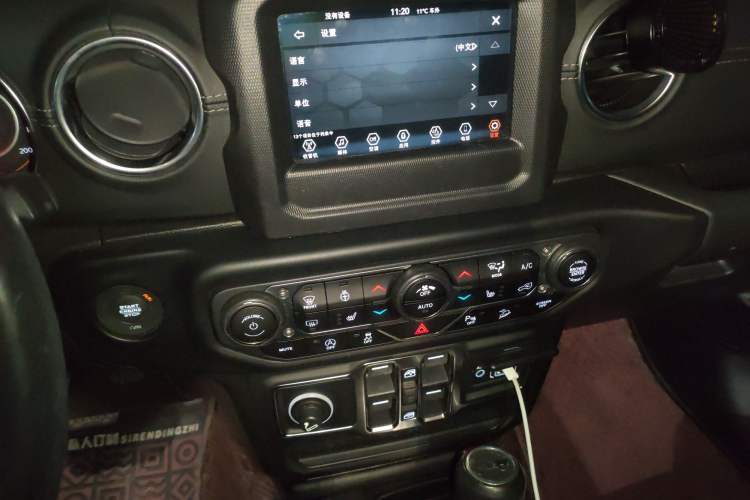 Used Jeep Wrangler 2019 2.0T Sahara 4-Door Version China V Standard Audio And AC Panel