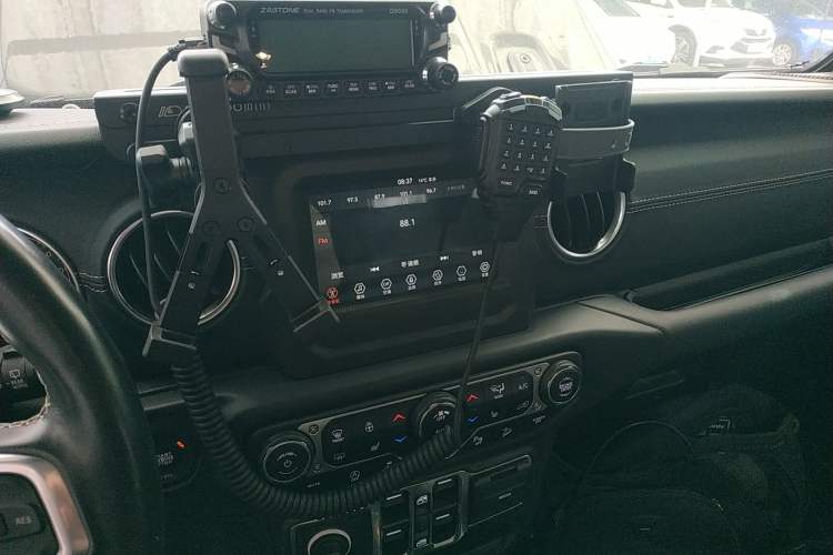 Used Jeep Wrangler 2019 2.0T Sahara Four-Door Version China VI Emission Standard Audio And AC Panel