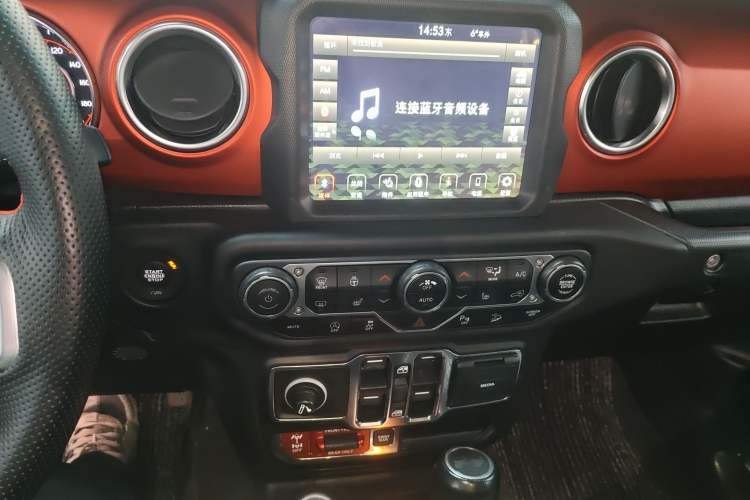 Used Jeep Wrangler 2019 2.0T Rubicon Four-Door Version China VI Emission Standard Audio And AC Panel