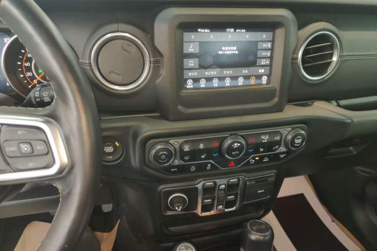 Used Jeep Wrangler 2019 2.0T Sahara Four-Door Version China VI Emission Standard Audio And AC Panel
