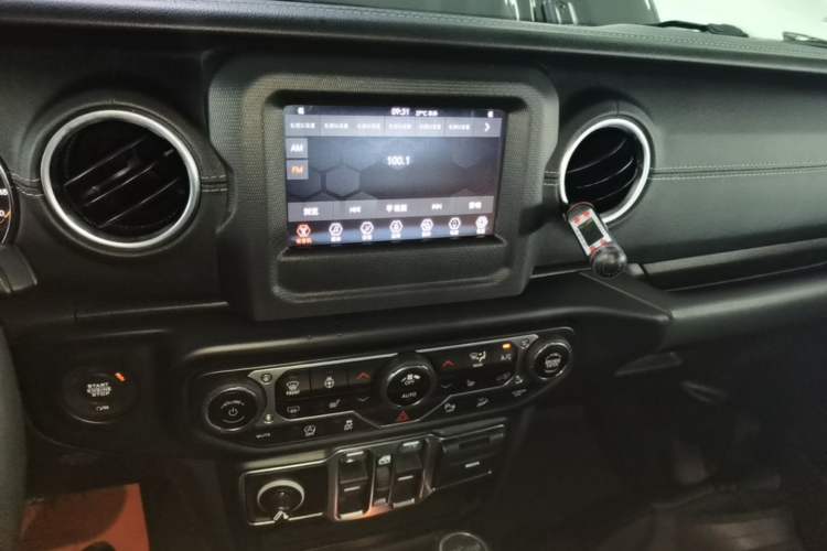 Used Jeep Wrangler 2019 2.0T Sahara 4-Door Version China V Standard Audio And AC Panel