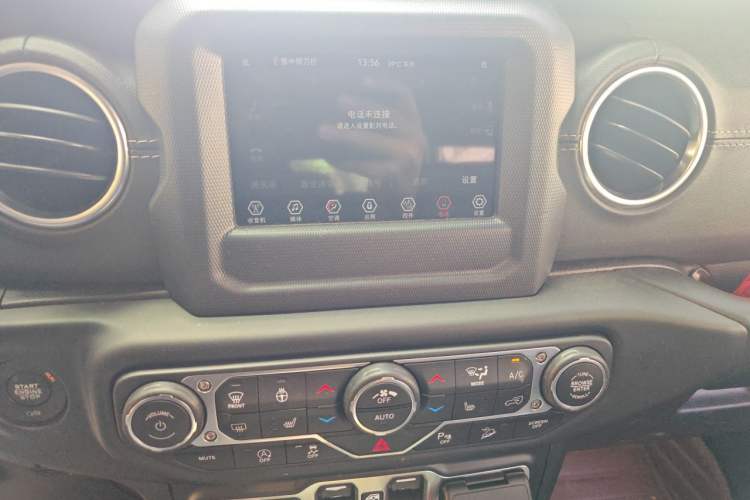 Used Jeep Wrangler 2019 2.0T Sahara 4-Door Version China V Standard Audio And AC Panel