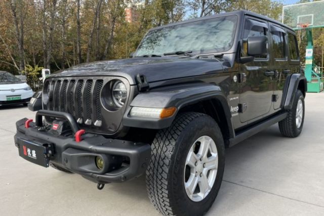 Used Jeep Wrangler 2019 2.0T Sahara Four-Door Version China VI Emission Standard