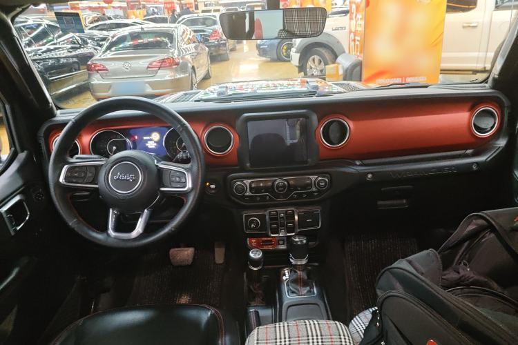 Used Jeep Wrangler 2019 2.0T Rubicon Four-Door Version China VI Emission Standard Center Console