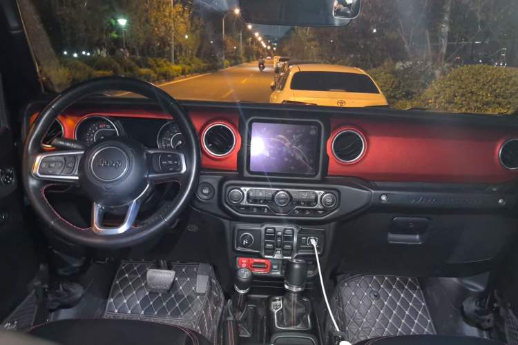 Used Jeep Wrangler 2019 2.0T Rubicon Four-Door Version China VI Emission Standard Center Console