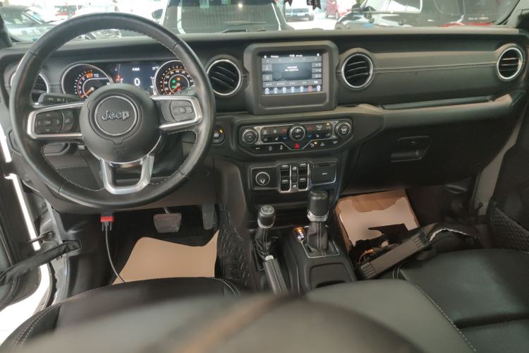 Used Jeep Wrangler 2019 2.0T Sahara Four-Door Version China VI Emission Standard Center Console