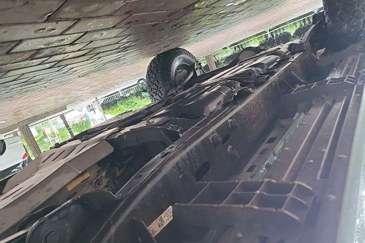 Used Jeep Wrangler 2019 2.0T Sahara Four-Door Version China VI Emission Standard Chassis Front Right