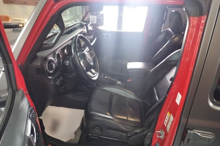 Used Jeep Wrangler 2019 2.0T Sahara Four-Door Version China VI Emission Standard Driver Seat
