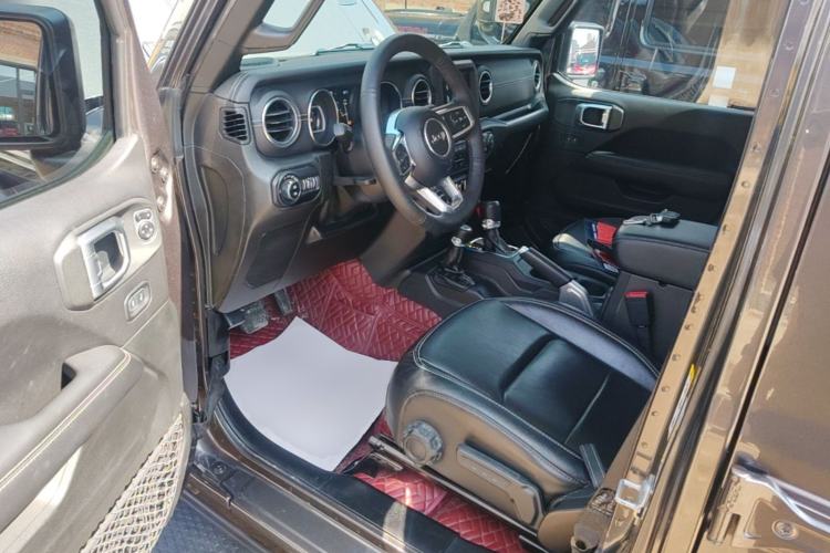 Used Jeep Wrangler 2019 2.0T Sahara Four-Door Version China VI Emission Standard Driver Seat