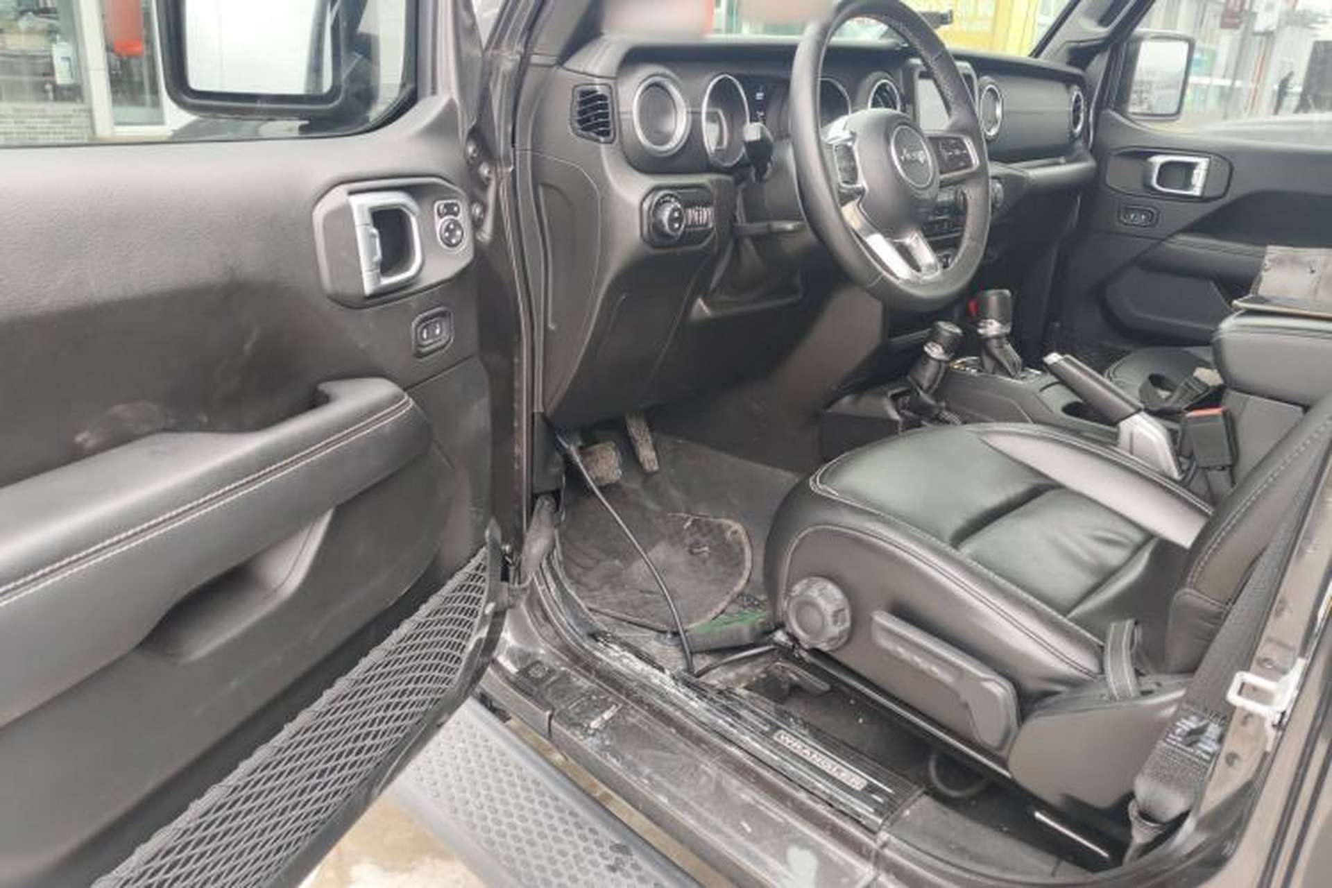 Used Jeep Wrangler 2019 2.0T Sahara Four-Door Version China VI Emission Standard Driver Seat