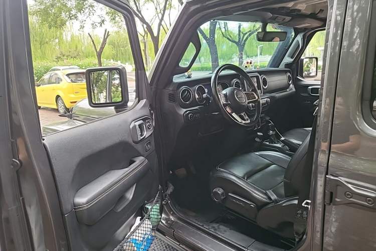 Used Jeep Wrangler 2019 2.0T Sahara Four-Door Version China VI Emission Standard Driver Seat