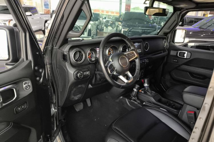 Used Jeep Wrangler 2019 2.0T Sahara Four-Door Version China VI Emission Standard Driver Seat