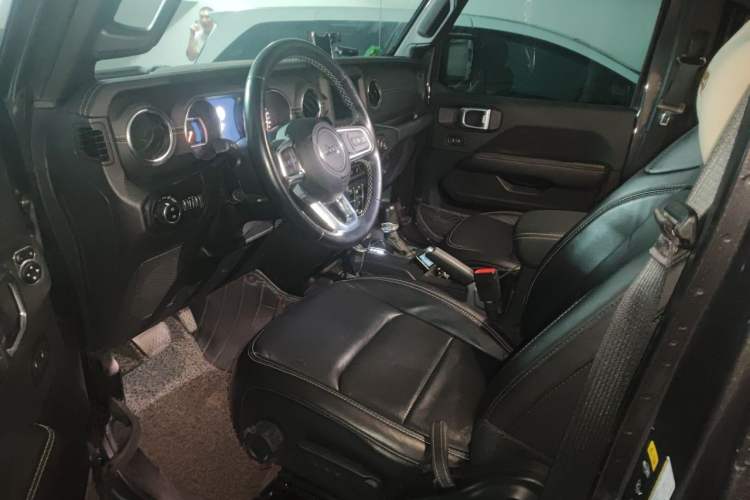 Used Jeep Wrangler 2019 2.0T Sahara Four-Door Version China VI Emission Standard Driver Seat