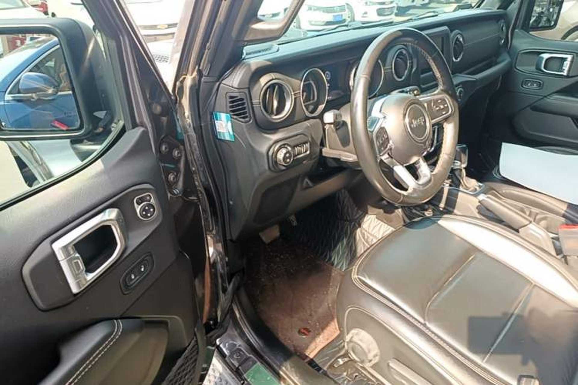 Used Jeep Wrangler 2019 2.0T Sahara Four-Door Version China VI Emission Standard Driver Seat