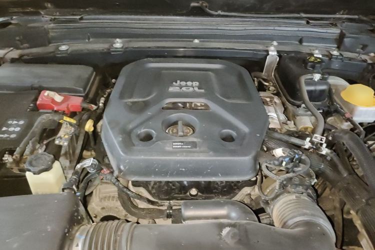 Used Jeep Wrangler 2019 2.0T Rubicon Four-Door Version China VI Emission Standard Engine Bay