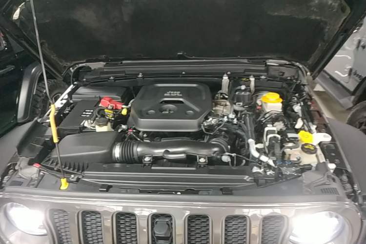 Used Jeep Wrangler 2019 2.0T Rubicon Four-Door Version China VI Emission Standard Engine Bay