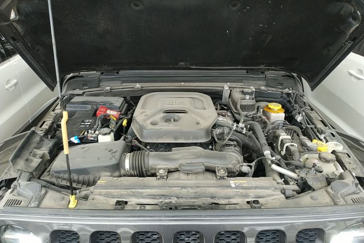 Used Jeep Wrangler 2019 2.0T Sahara Four-Door Version China VI Emission Standard Engine Bay