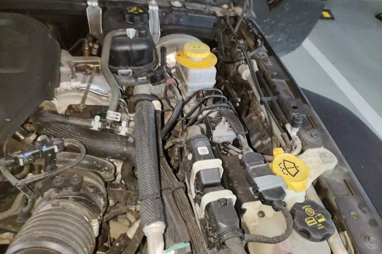 Used Jeep Wrangler 2019 2.0T Rubicon Four-Door Version China VI Emission Standard Engine Bay Left