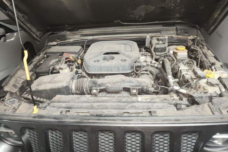 Used Jeep Wrangler 2019 2.0T Sahara Four-Door Version China VI Emission Standard Engine Bay