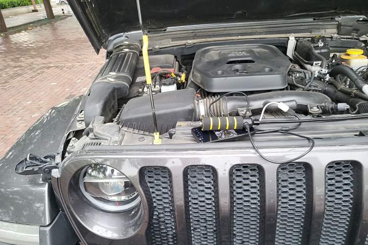 Used Jeep Wrangler 2019 2.0T Sahara Four-Door Version China VI Emission Standard Engine Bay Right
