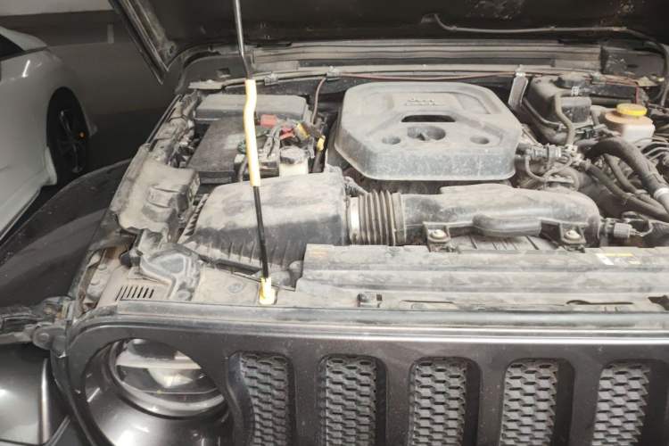 Used Jeep Wrangler 2019 2.0T Sahara Four-Door Version China VI Emission Standard Engine Bay Right