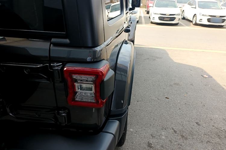 Used Jeep Wrangler 2019 2.0T Sahara Four-Door Version China VI Emission Standard Exterior 3