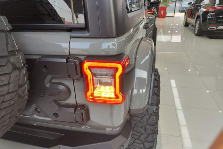 Used Jeep Wrangler 2019 2.0T Sahara Four-Door Version China VI Emission Standard Exterior 3