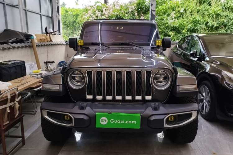 Used Jeep Wrangler 2019 2.0T automatic four-door hardtop parallel imported vehicle Front