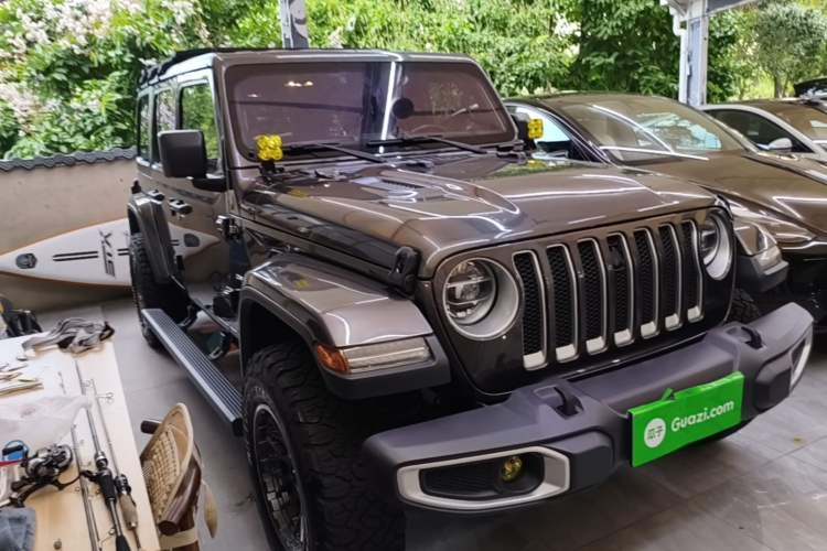 Used Jeep Wrangler 2019 2.0T automatic four-door hardtop parallel imported vehicle Front Right 45 Deg