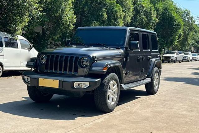 Used Jeep Wrangler 2019 2.0T Sahara Four-Door Brilliant Top Version China VI Emission Standard