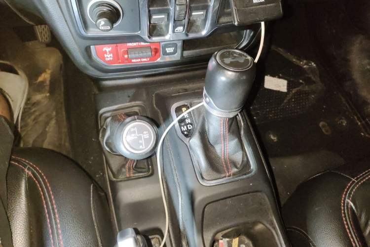 Used Jeep Wrangler 2019 2.0T Rubicon Four-Door Version China VI Emission Standard Gear Lever