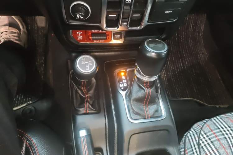 Used Jeep Wrangler 2019 2.0T Rubicon Four-Door Version China VI Emission Standard Gear Lever