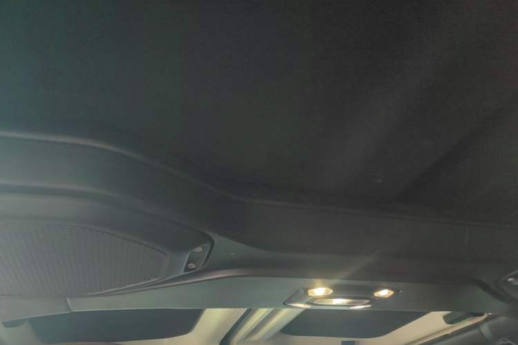 Used Jeep Wrangler 2019 2.0T Rubicon Four-Door Version China V Emission Standard Headliner