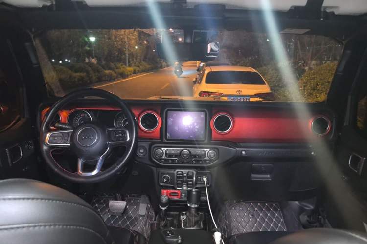 Used Jeep Wrangler 2019 2.0T Rubicon Four-Door Version China VI Emission Standard Headliner