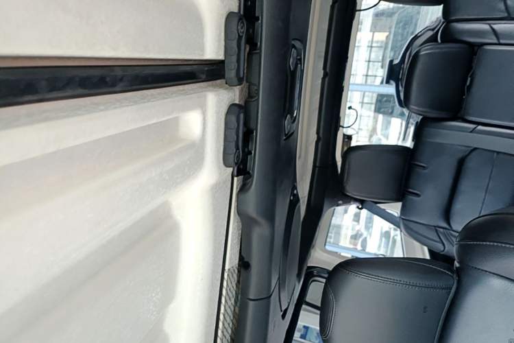 Used Jeep Wrangler 2019 2.0T Sahara Four-Door Version China VI Emission Standard Headliner