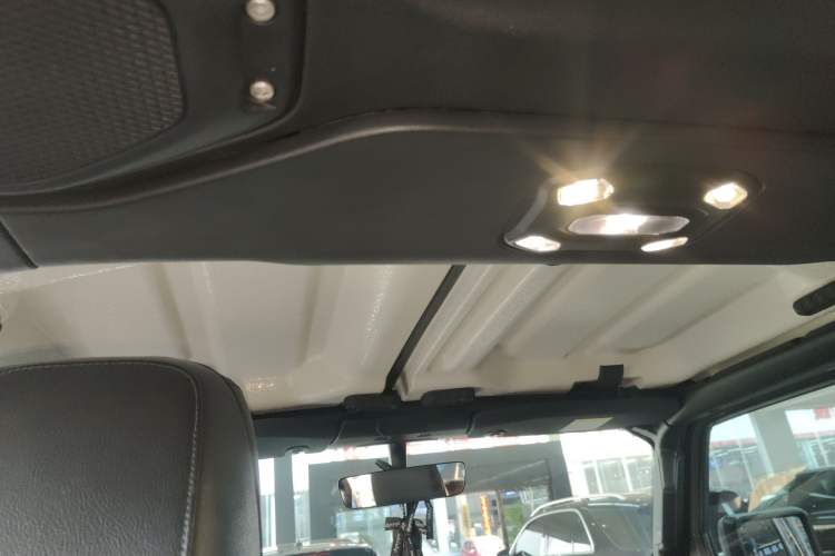 Used Jeep Wrangler 2019 2.0T Sahara Four-Door Version China VI Emission Standard Headliner