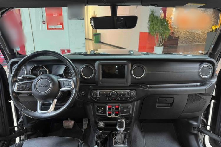 Used Jeep Wrangler 2019 2.0T Sahara Four-Door Version China VI Emission Standard Interior 1