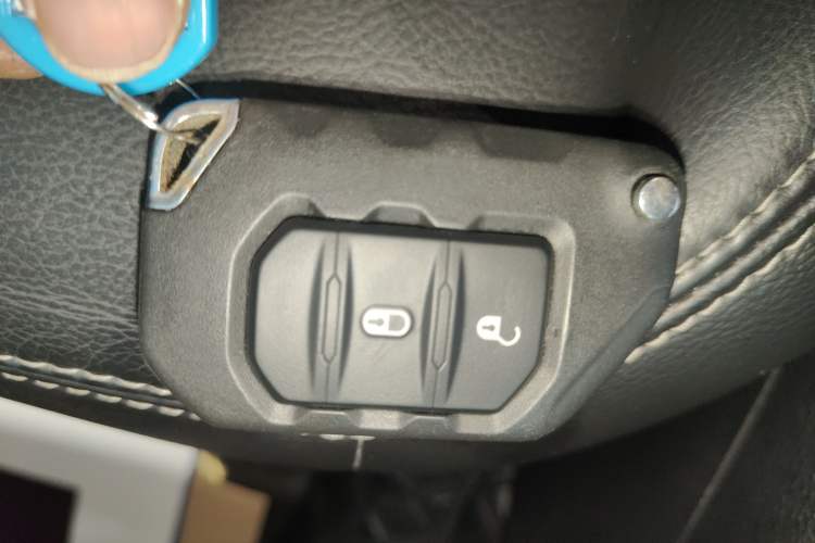 Used Jeep Wrangler 2019 2.0T Sahara Four-Door Version China VI Emission Standard Interior 1