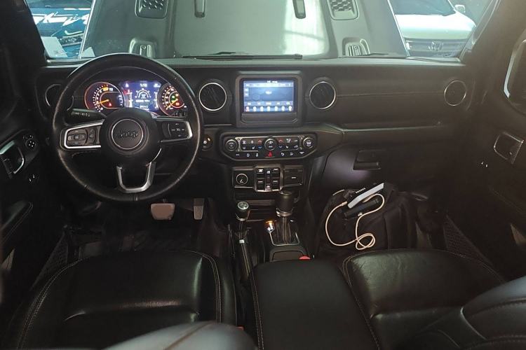 Used Jeep Wrangler 2019 2.0T Sahara Four-Door Brilliant Top Version China VI Emission Standard Interior 2