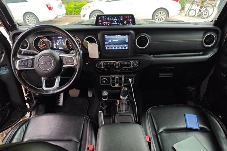 Used Jeep Wrangler 2019 2.0T Sahara Four-Door Version China VI Emission Standard Interior 2