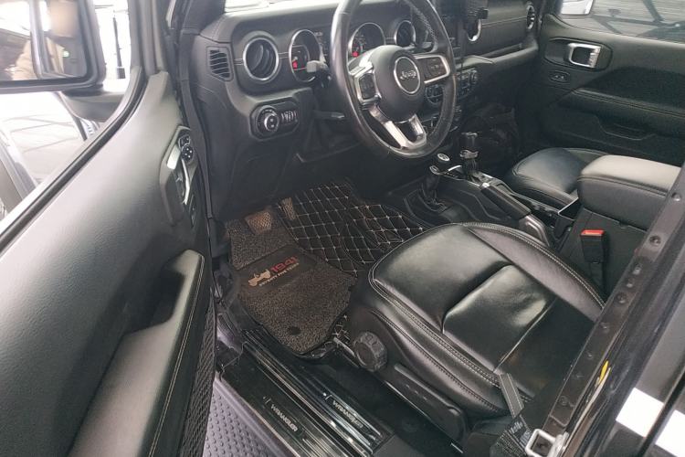Used Jeep Wrangler 2019 2.0T Sahara Four-Door Version China VI Emission Standard Interior 3